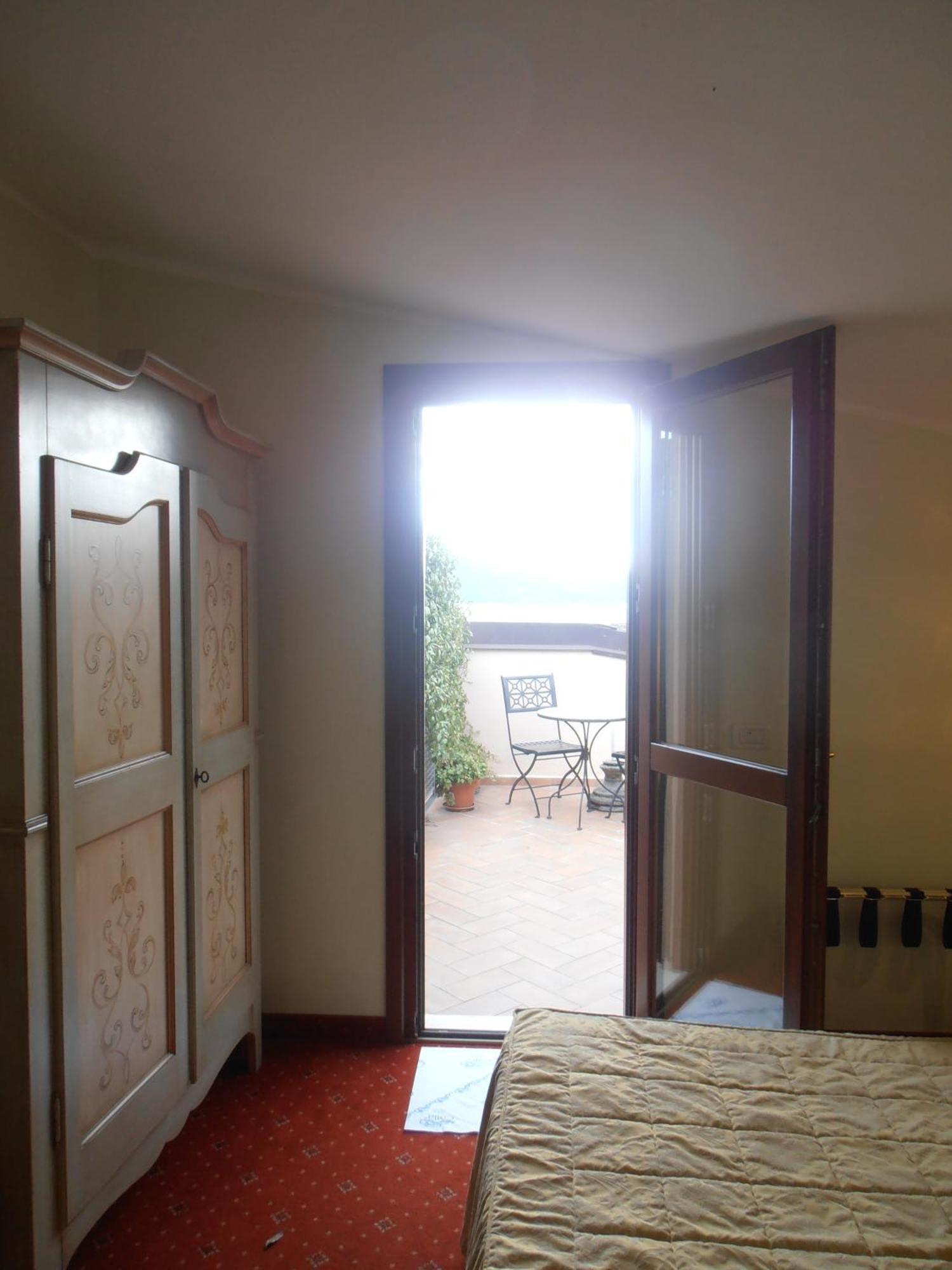 Hotel Garnì Bartabel Gargnano Camera foto