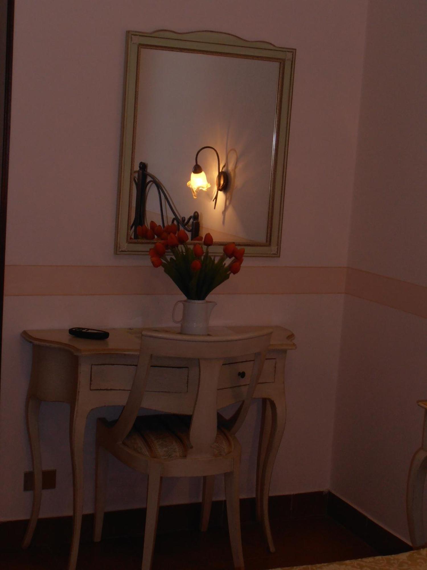 Hotel Garnì Bartabel Gargnano Camera foto